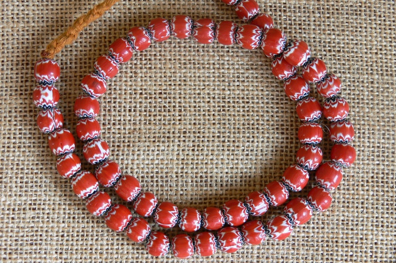 Ethnic necklace red glass beads in rounded shape diameter 0.9cm folk necklace origin Nepal tribal jewelry