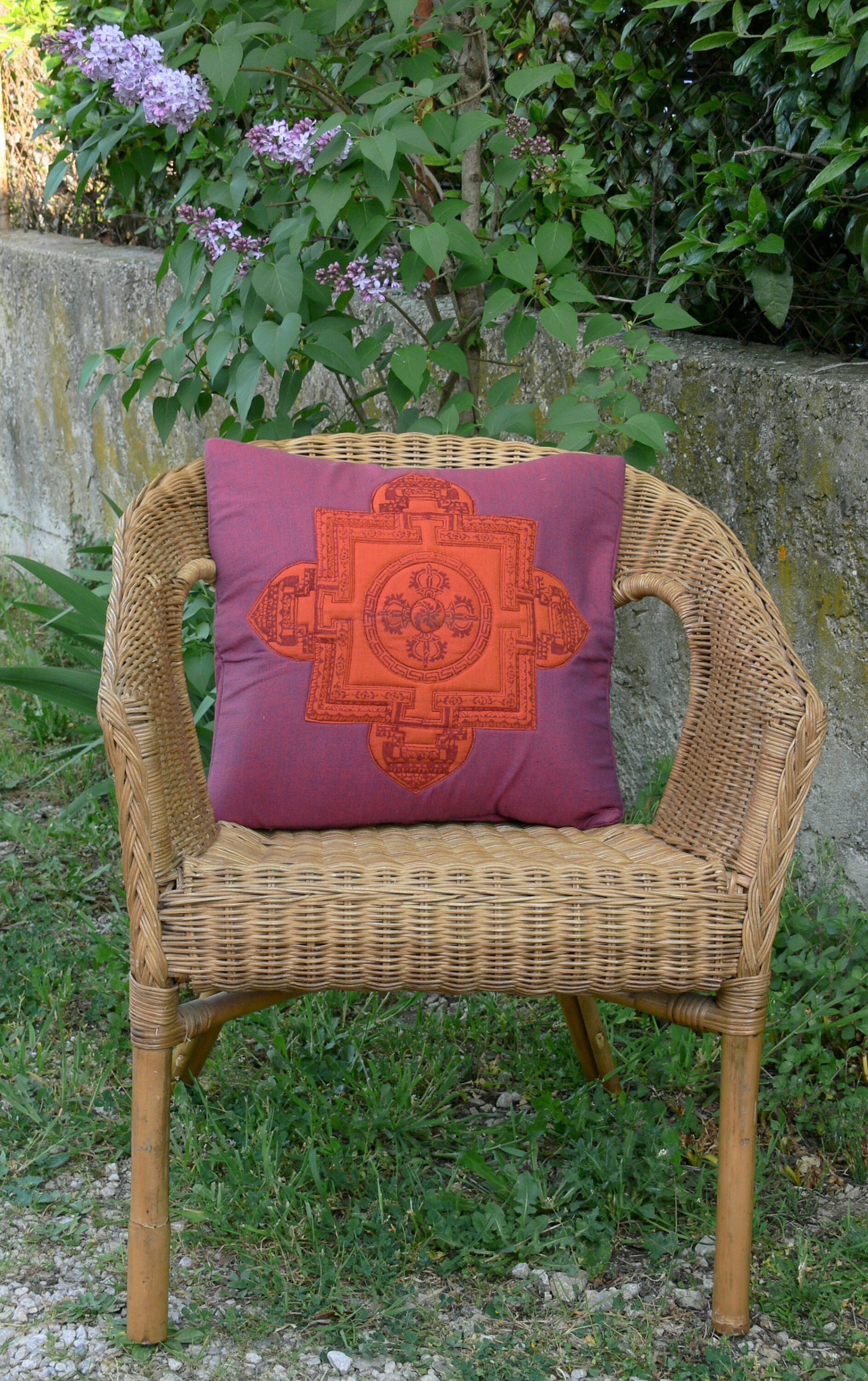 Housse de Coussin Mandala, 40x40cm, en Coton Épais, Matelassé, Tonalité Violet Orange Rouge, avec Un