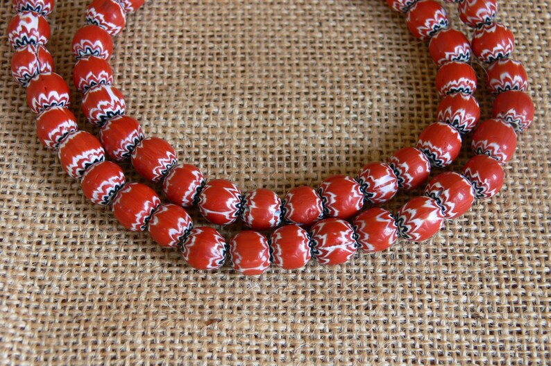 Ethnic necklace red glass beads in rounded shape diameter 0.9cm folk necklace origin Nepal tribal jewelry