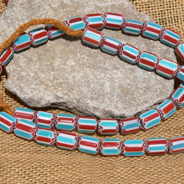 Collier de perles de verre Chevron bleues et rouges, Style Ethnique Bohème Chic, Népal