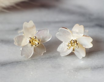 Boucles d'oreilles fleurs de cerisier en nacre SAKURA