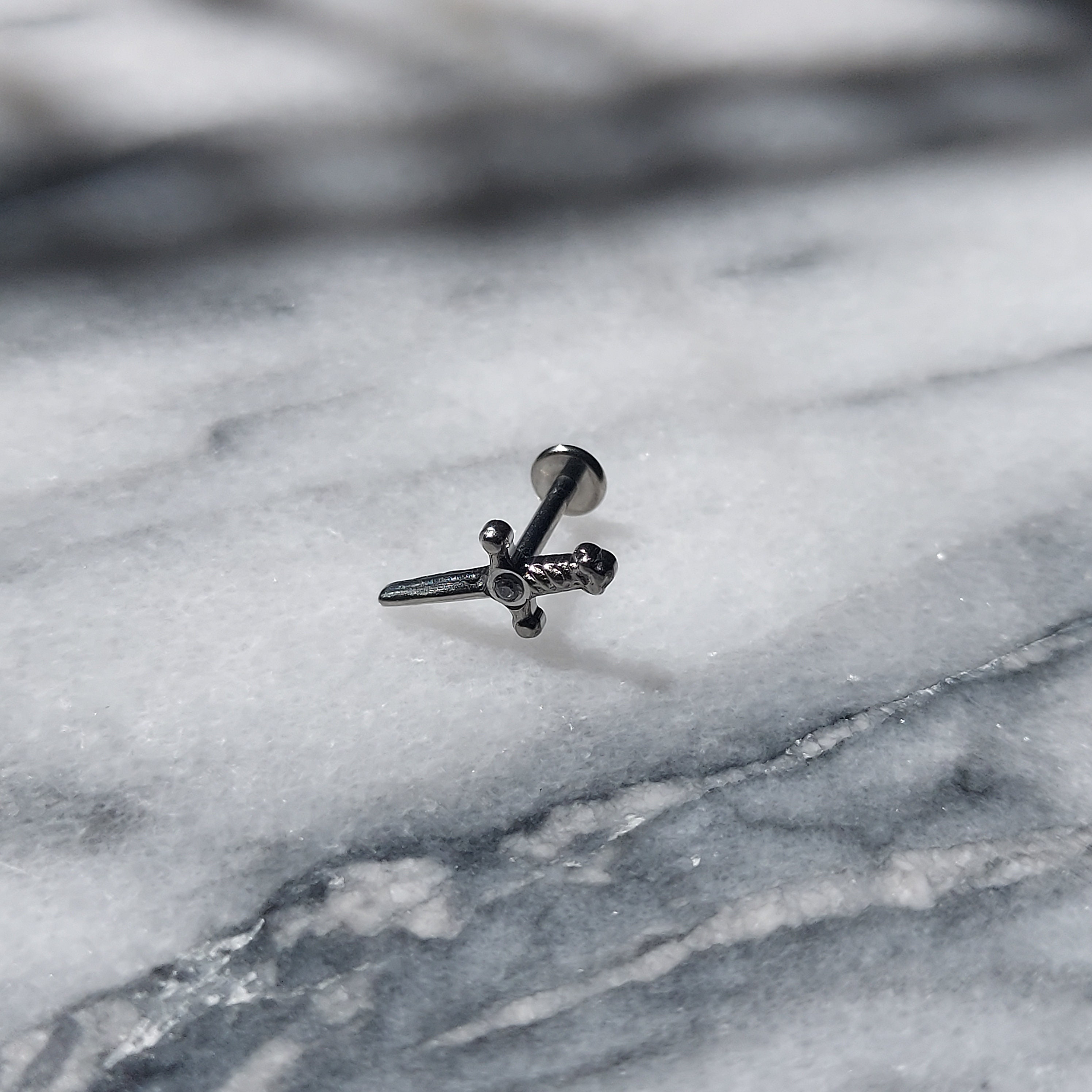 Orecchini A Teschio In Argento Sterling 925 Con Occhi In Pirite - AeraVida, Stile Punk, Fatti A Mano In Thailandia - 2