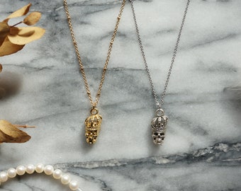 Dainty Regal Skull Necklace Gold/Silver