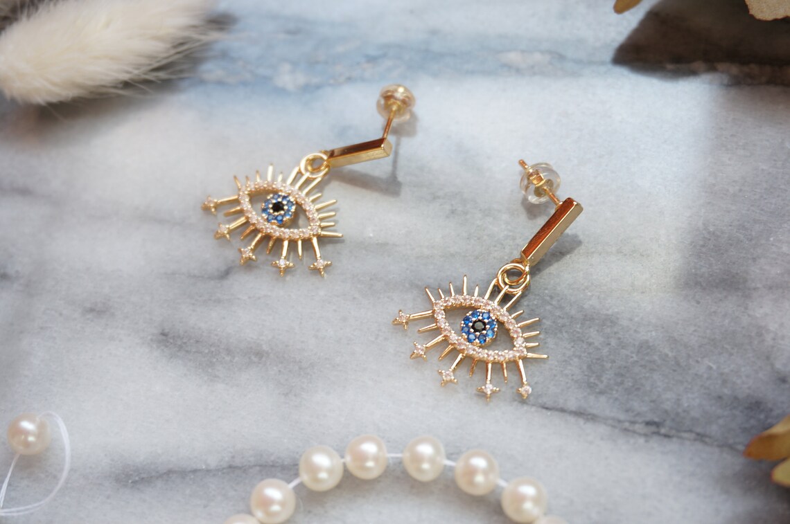 Starry Eyed Earring