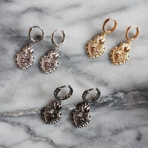 Orecchini semplici a cerchio con cuore sacro e occhio malvagio in oro/argento/nero
