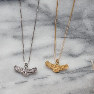 Collar de águila de oro y plata de Nekhebet