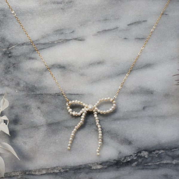 AMELIE Pearl Bow Necklace in Silver / Gold