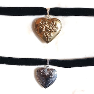 Ciondolo a cuore argento/oro, girocollo in velluto elasticizzato nero/viola