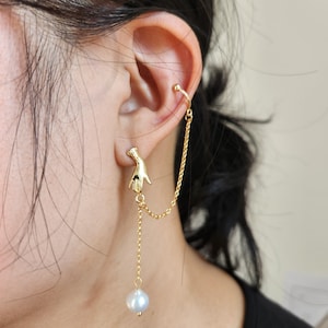 VIVIENNE Gold Pearl Chain Earrings