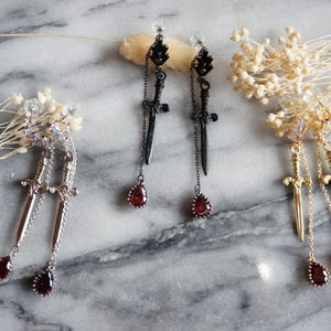 Schwert und Blutstropfen 2-Wege-Ohrringe / Gold, Silber, Schwarz Weinrot Teardrop Ohrringe