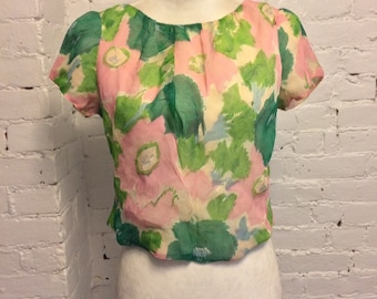 Nicole cropped short sleeve 60s blouse bold pink floral small