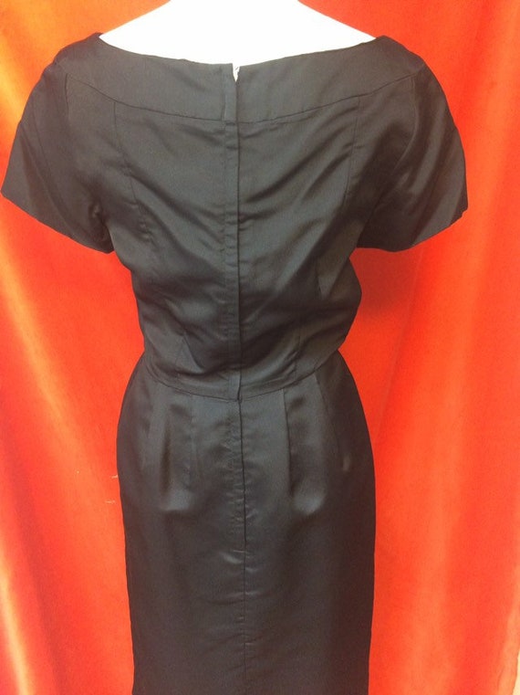 Jerry Parnis fitted v neck 60s sheath day dress b… - image 5