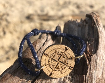 Wind rose compass bracelet in wood