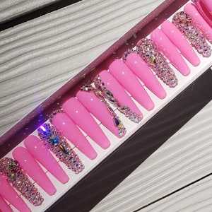 Snoeproze bling, extra lang drukken op de nagels