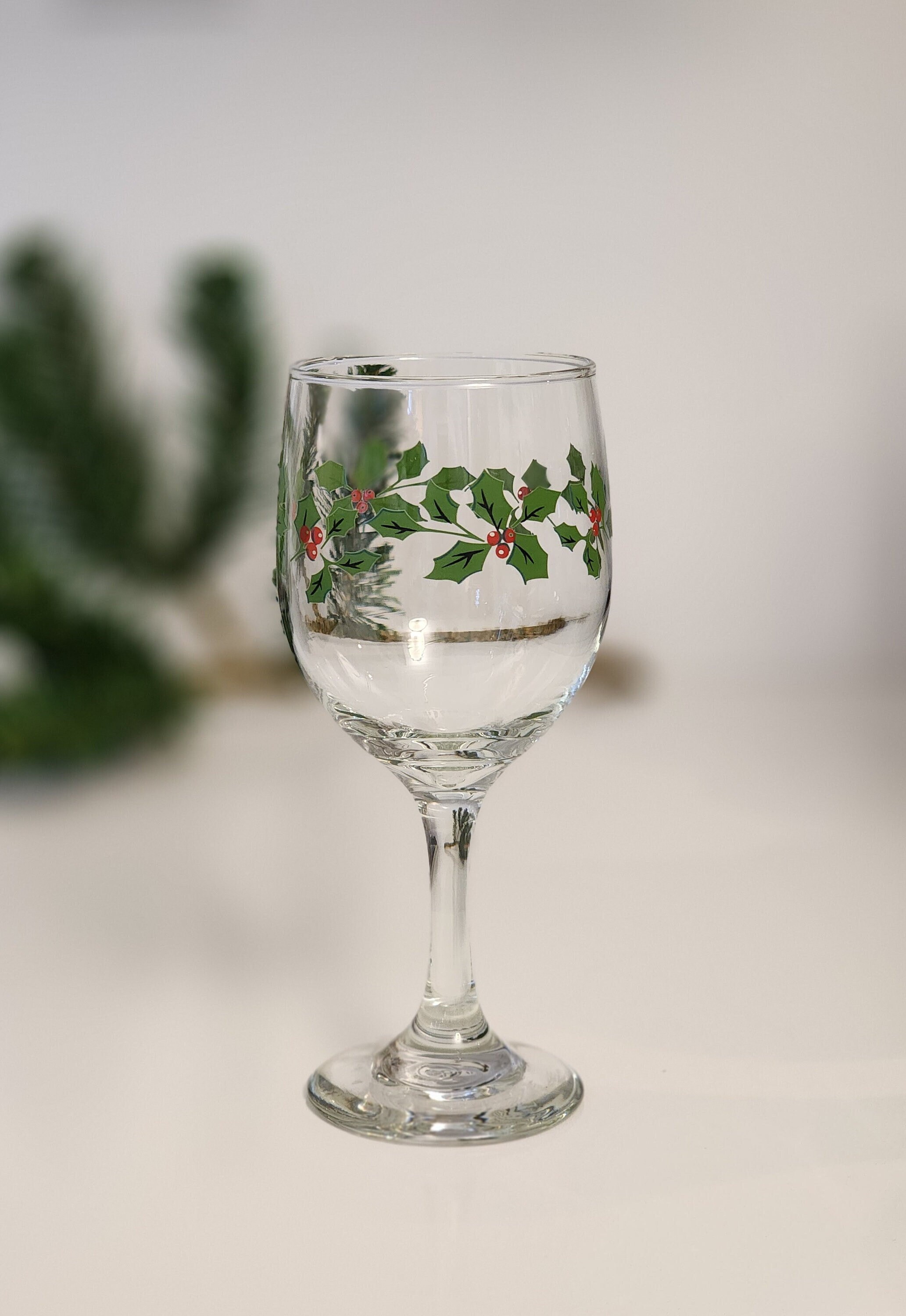 Set of 2 Hand Painted Holly Berry Christmas Wine Glasses Long Stem VGC