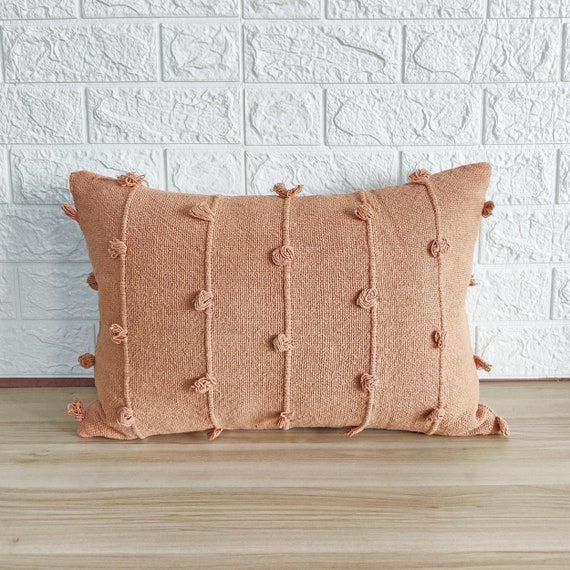 Blush textured pillow 2025