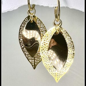 Gold Dangle Earrings: Interchangeable Pearl earrings image 4