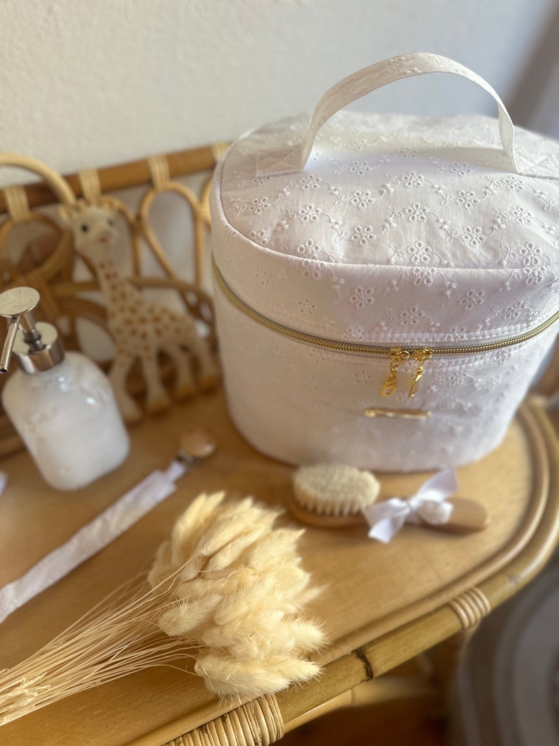 Vanity Chic en Broderie Anglaise blanche trousse toilette image 7