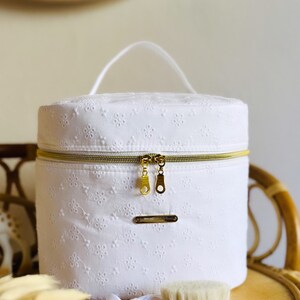 Vanity Chic en Broderie Anglaise blanche trousse toilette image 5
