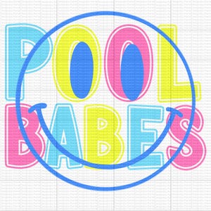 Pode incluir: Um rosto sorridente azul com as palavras "POOL BABES" em letras coloridas dentro. As letras são contornadas de branco e têm um esquema de cores amarelo, rosa e azul.