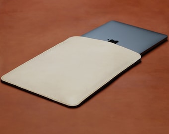 Premium Quality MacBook Pro & Air 13", 14", 15" or 16" Sleeves, Vegetable Tanned, Full Grain Leather Leather, Edge Finished.