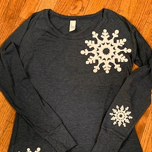 Offset Three Snowflake Shirt, Christmas Long Sleeve Shirt, Snowflake Christmas , Holiday Shirt, Winter shirt.  Christmas, Winter Snowflakes