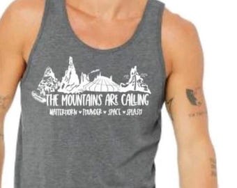 Camiseta de tirantes con las atracciones de Disneyland The Mountains are Calling/Matterhorn, Space, Splash, Big Thunder/Camiseta de tirantes con el viaje a Disneyland/Camiseta de tirantes con la familia Disney a juego