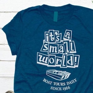Es una camisa de castillo del pequeño mundo, camisa de paseo magic kingdom, es un paseo por el mundo pequeño, linda camisa de Disney, camisa de viaje de Disney, Disney 2021