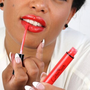 Vibrant Red High-Pigment Liquid Lipstick - Juicy, Extra Shine, Non-Sticky!