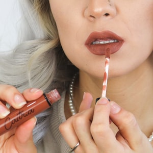 Velvet Matte Liquid Lipstick - Lightweight & Long-lasting! Comfortable, Smooth Matte Formula - Bestseller!