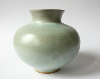 Hamelner Töpferei Vase D127 mint green glaze WGP West German Pottery