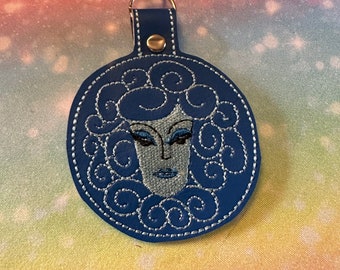 Chaveiro inspirado em Madame Leota