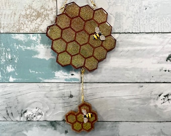 Honeycomb Bee Wall Art, Bee Gift, Beekeeper Gift, Bee Artwork, Resin Hanging, Bee Gift, Bee Home Decor, Honeycomb Gift, Bumble Bee Decor