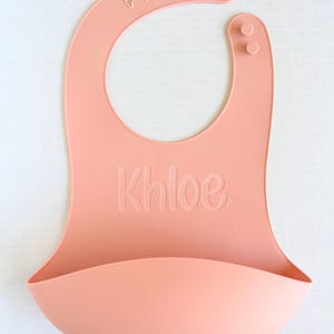Personalized engraved Baby Bib, Adjustable Bib with Food Catcher, Easy Clean Bib, Food Grade Silicone Feeding Bib, Perfect Baby Shower Gift