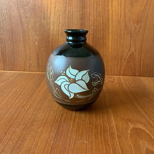 Vintage &quot;Pottery Craft USA&quot; Stoneware Vase/Etched Floral/Weed Pot