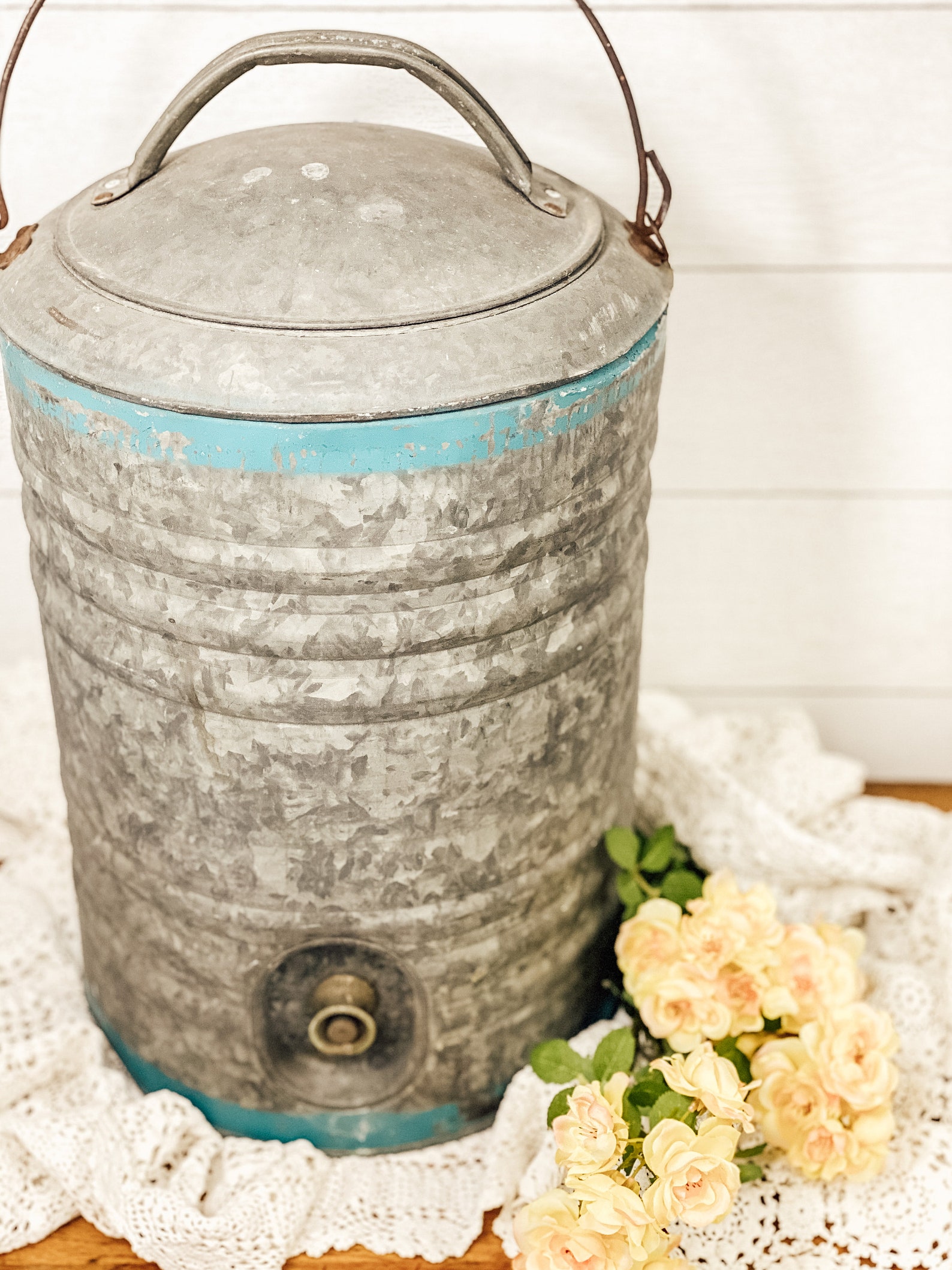 drink container with spout