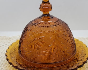Indiana Glass Tiara Sandwich Amber Collection Round Domed Two-Piece Butter Dish, Pressed Sandwich Design with Flowers & Leaves, 1970s (2679)