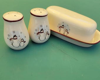 Royal Seasons Stoneware RN1 Winter Christmas Salt and Pepper Shakers and Covered Quarter-Pound Butter Dish, Snowmen w/Scarves & Hats (3336)