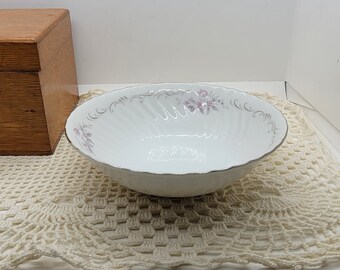 ピンクデプレッションガラスの3セクション仕切りキャンディナッツ