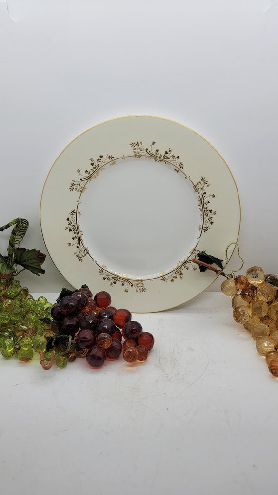 Set of Two Minton Gold Pandora Bone China Dinner Plates Set of Two Minton Gold Pandora Bone China Dinner Plates