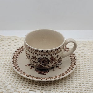 Set of Six Johnson Brothers Jamestown Brown Flat Cup & Saucer Sets, Brown Flowers in Urn on Light Tan Dish, Staffordshire Old Granite (2739)
