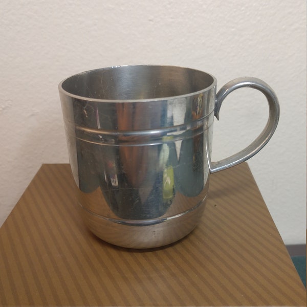 English Pewter Baby Cup with Handle Made in Sheffield Marked on bottom with symbol of the Association of British Pewter Craftsmen (651)