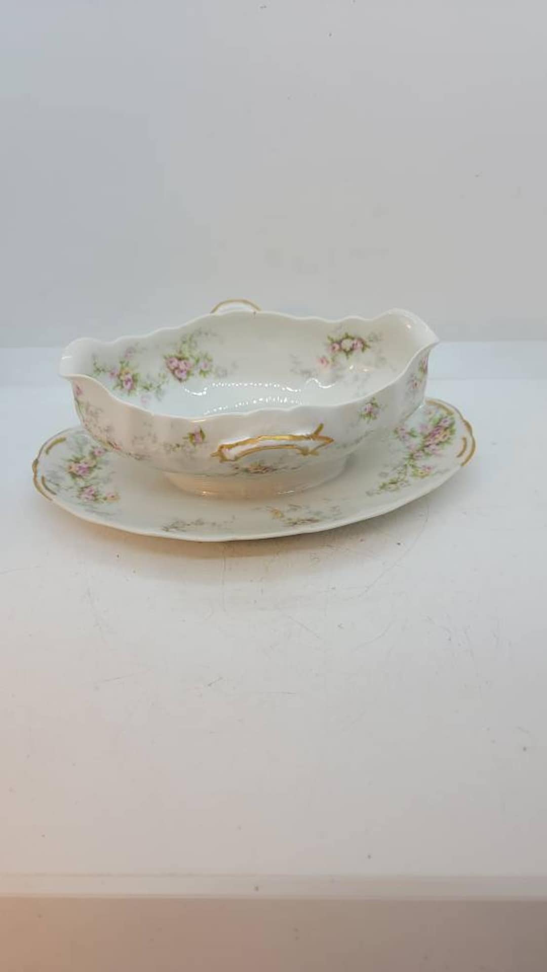 Theodore Haviland Limoges France Schleiger 150 Harrison Rose Oval Gravy