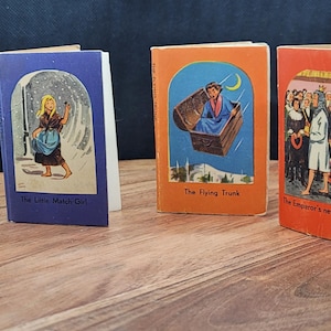 Five Miniature Books by Hans Christian Anderson, Real Princess, Flying Trunk, Little Match Girl, Emperor&#39;s New Clothes, Thumbelina (3016)