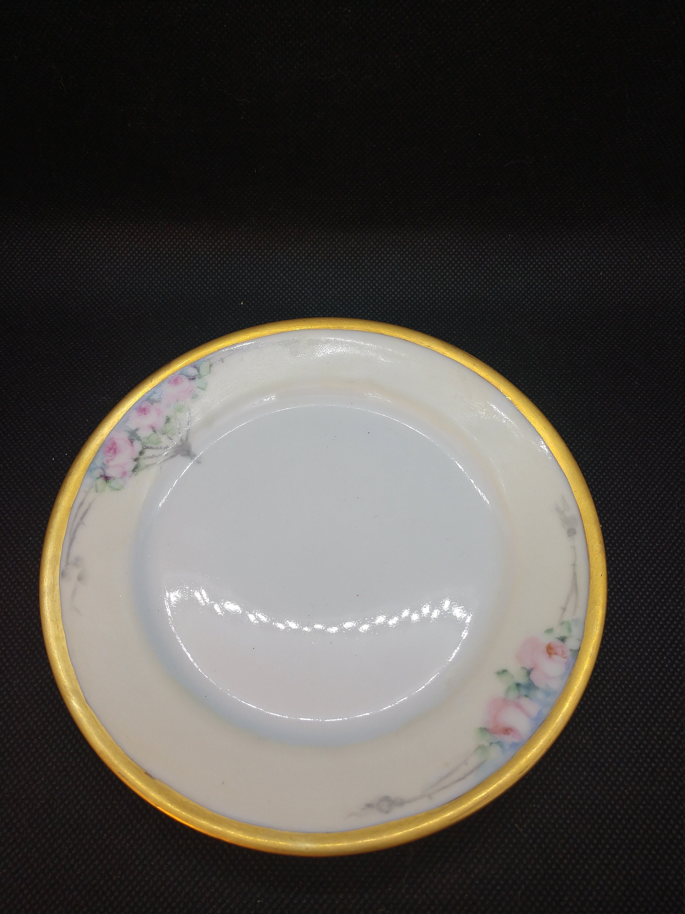 Thomas Bavaria China Pink Rose with Gold Gilding Set of Eight Dessert Plates 6 18 inches in diameter Made in 1920s Hand