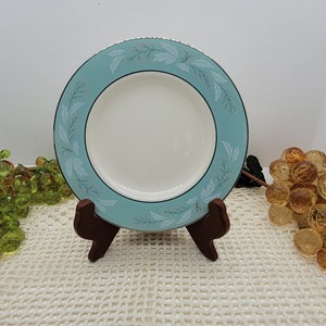 Set di sei piatti da pane e burro Homer Laughlin Cavalier Eggshell Romance Pattern, bianchi con bordo turchese decorati con foglie grigie (2611)