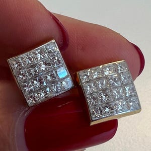 Superbes boucles d’oreilles puces carrés et diamants en or jaune