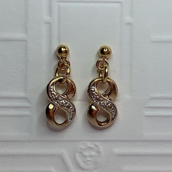 Superbes boucles d’oreilles infini avec zircons Charles Jourdan