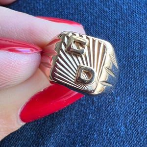 Superbe bague chevalière en or jaune 18 carats