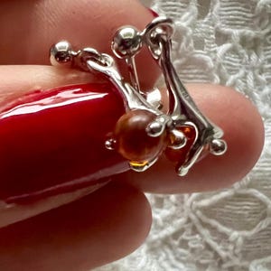 Very pretty little earrings in 925 silver and amber Charles Jourdan